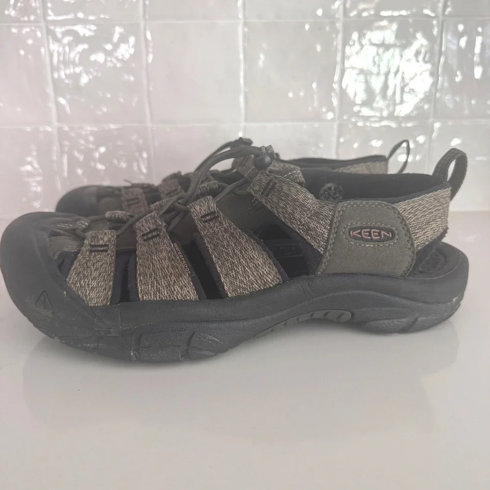 Keen Newport H2 Sandals Men 9 Gray Black Waterproof Hiking Outdoor Trail Comfort